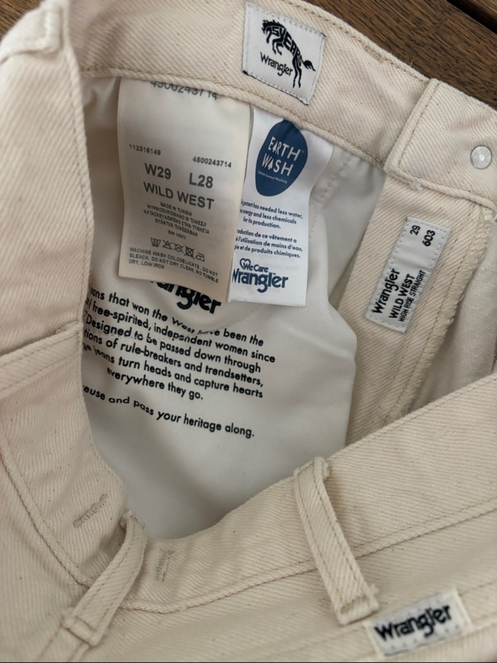 Like-new Wrangler 29 Jeans Wild West 603 High Rise Straight Earthwash in Natural - Picture 3 of 10